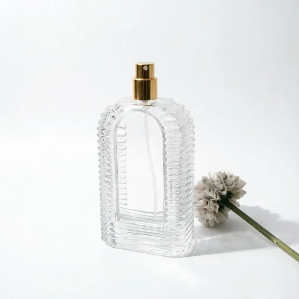 Vertical Ribbed Square Glass parfüm şişesi with Red Metal Cap 100ml 200ml