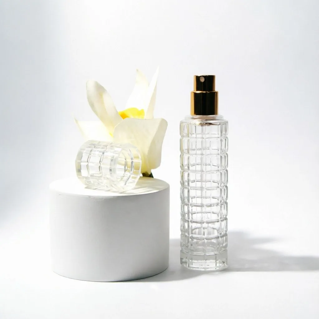 Vertical Ribbed Glass parfüm şişesi with Gold Cap 50ml