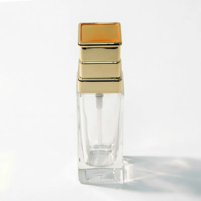 30ml Clear Square cam fondöten şişesi with Gold Layered Pump Cap