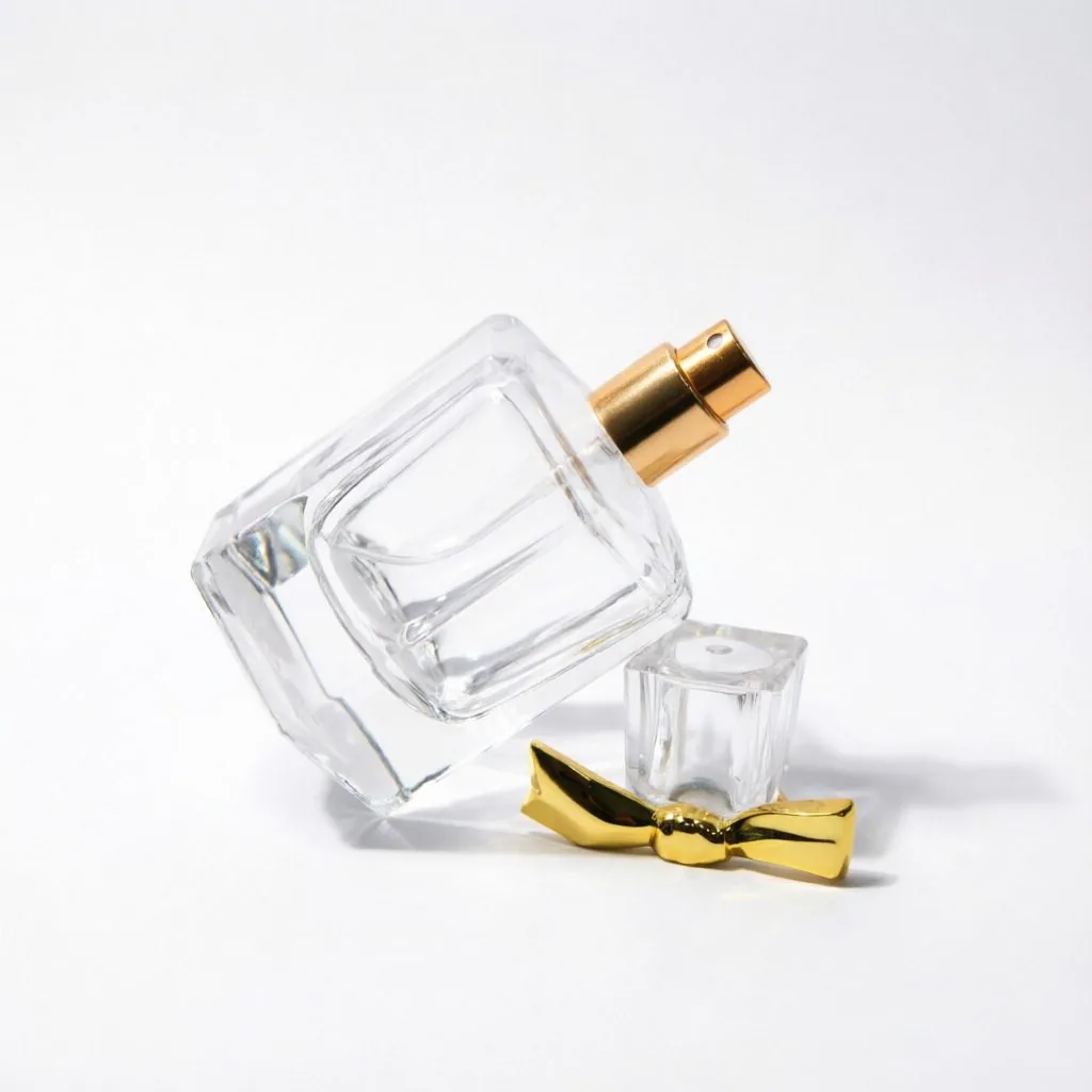 Thick Bottom Square Glass parfüm şişesi with Gold Bow Cap 50ml