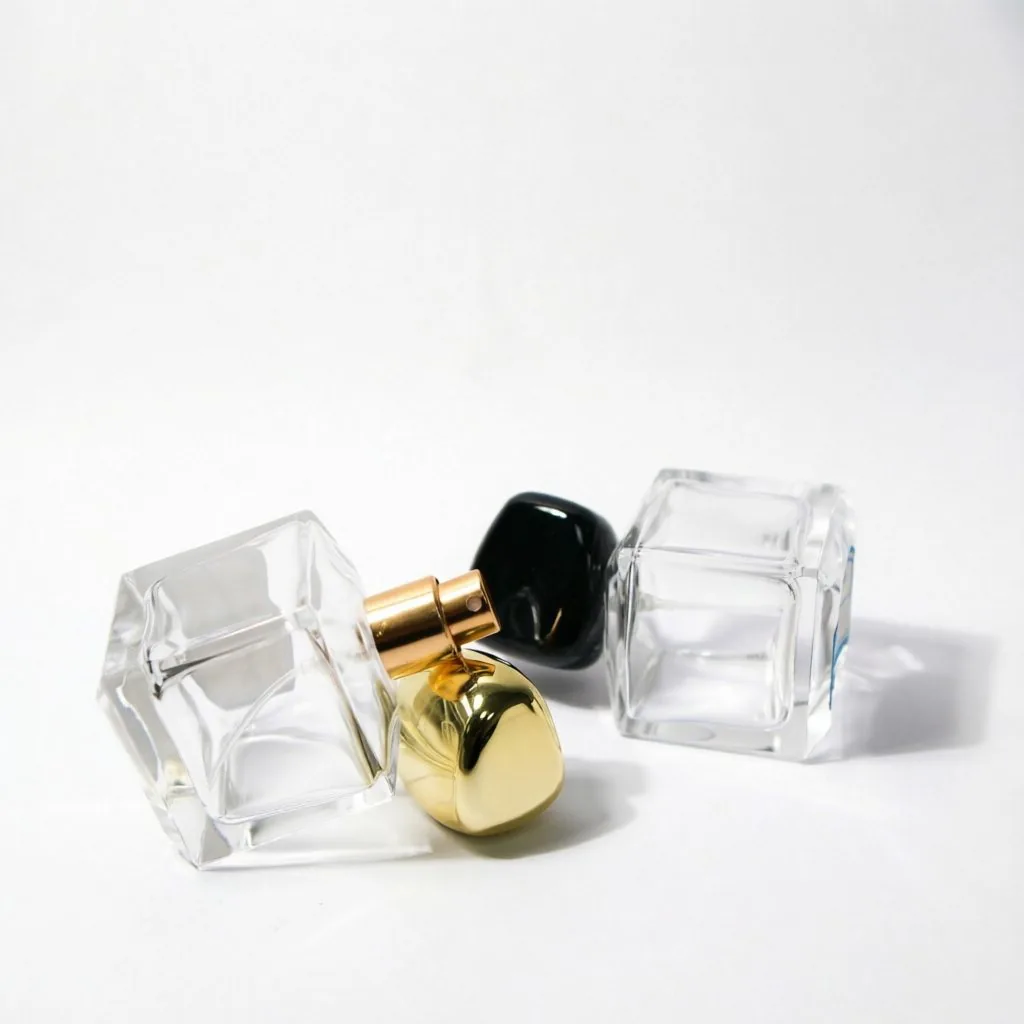 Square Glass Parfümflasche mit Black Gold Pebble Cap 50ml