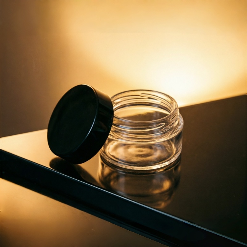 Low Profile Glass Cremetiegel mit Black Lid